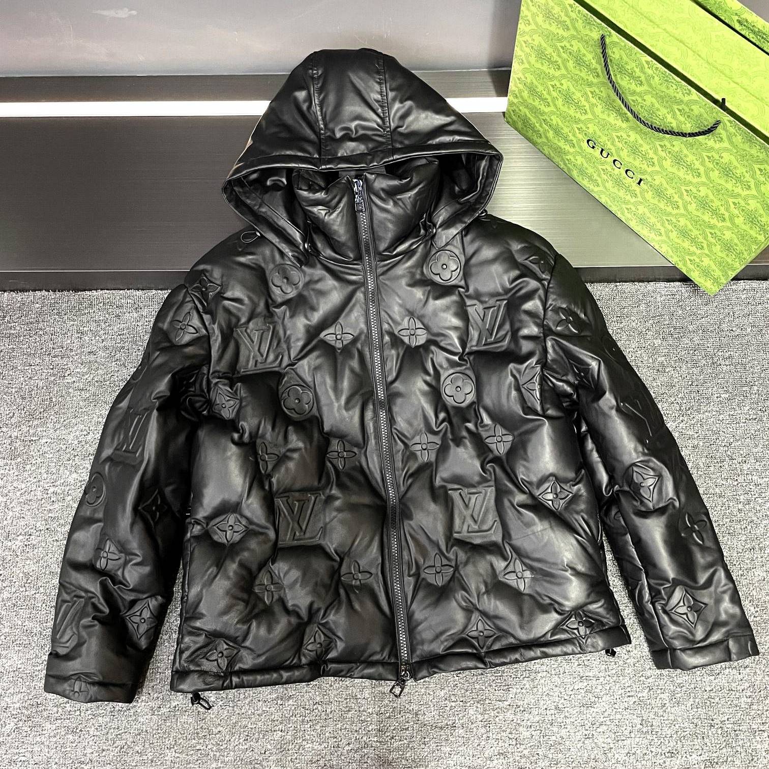 LOUIS VUITTON 2024 SS 루이비통 모노그램 양가죽 블랙 남성 점퍼 커스텀급