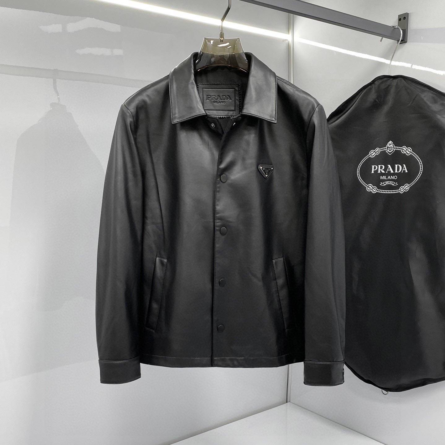 PRADA 2024 SS 프라다 삼각로고 카라 양가죽 블랙 남성 점퍼 커스텀급