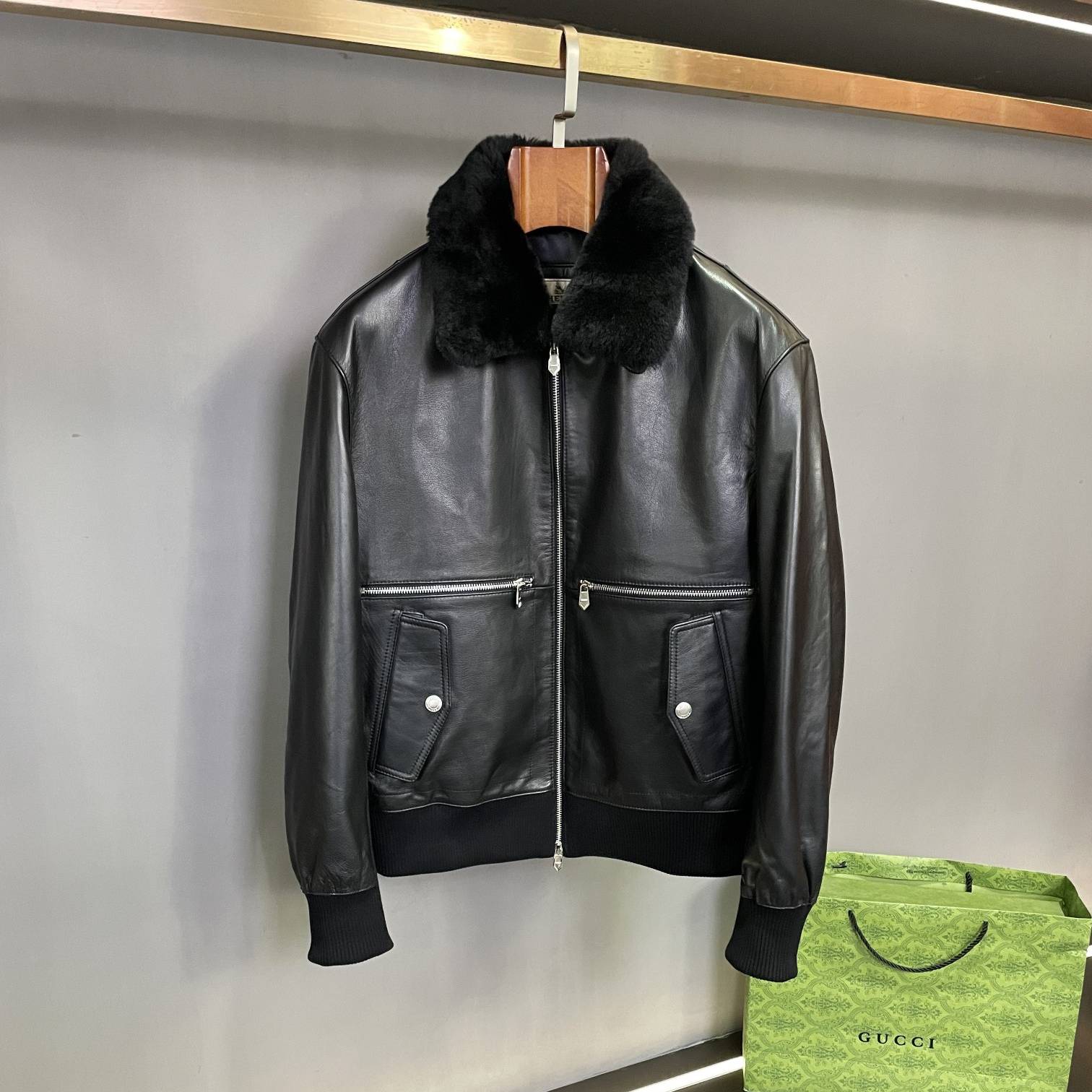 HERMES 2024 SS 에르메스 퍼카라 포켓 양가죽 블랙 남성 점퍼 커스텀급