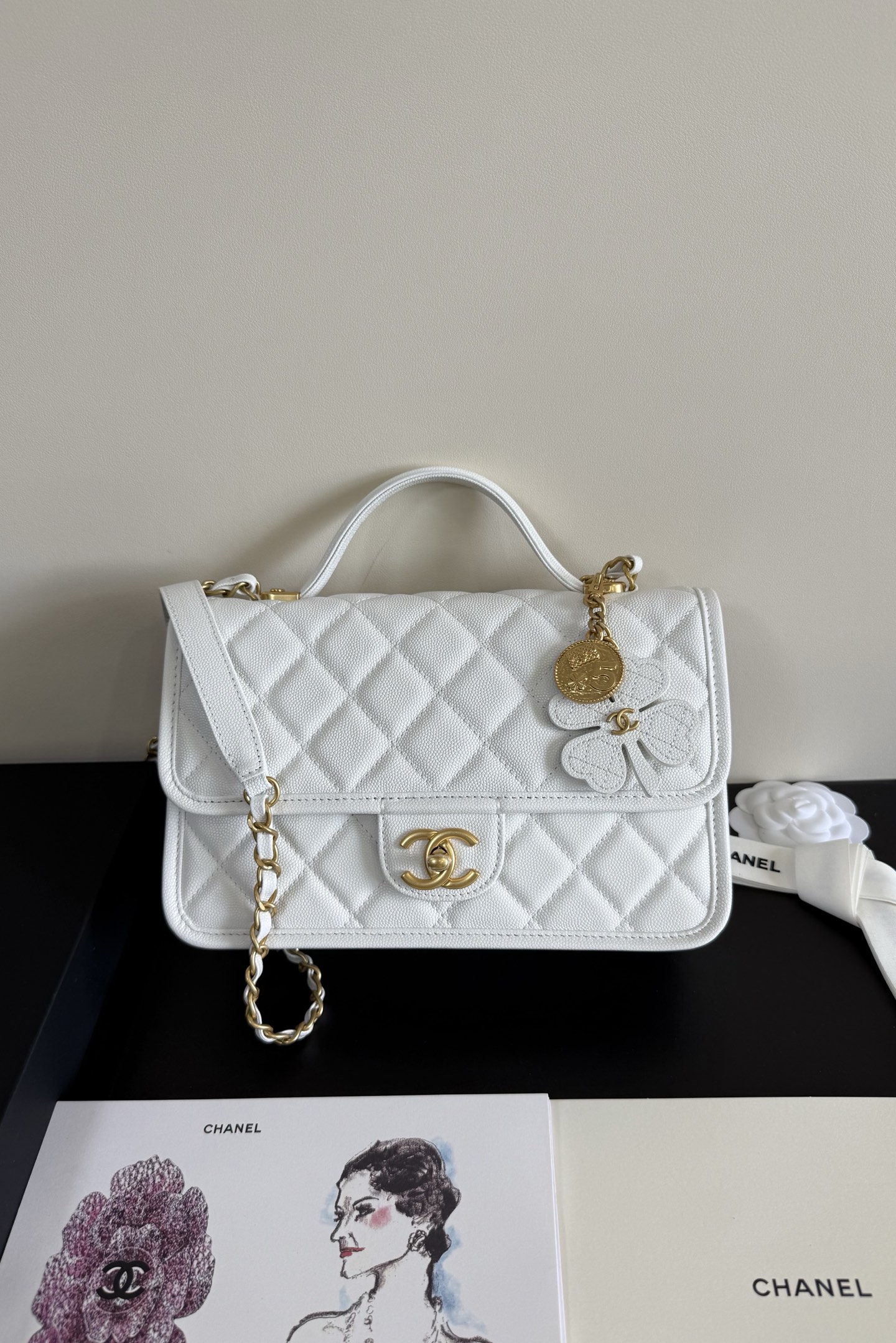 CHANEL 2025 SS 샤넬 체인 램스킨 골드볼 베니티백 AS3653 여성 가방 커스텀급