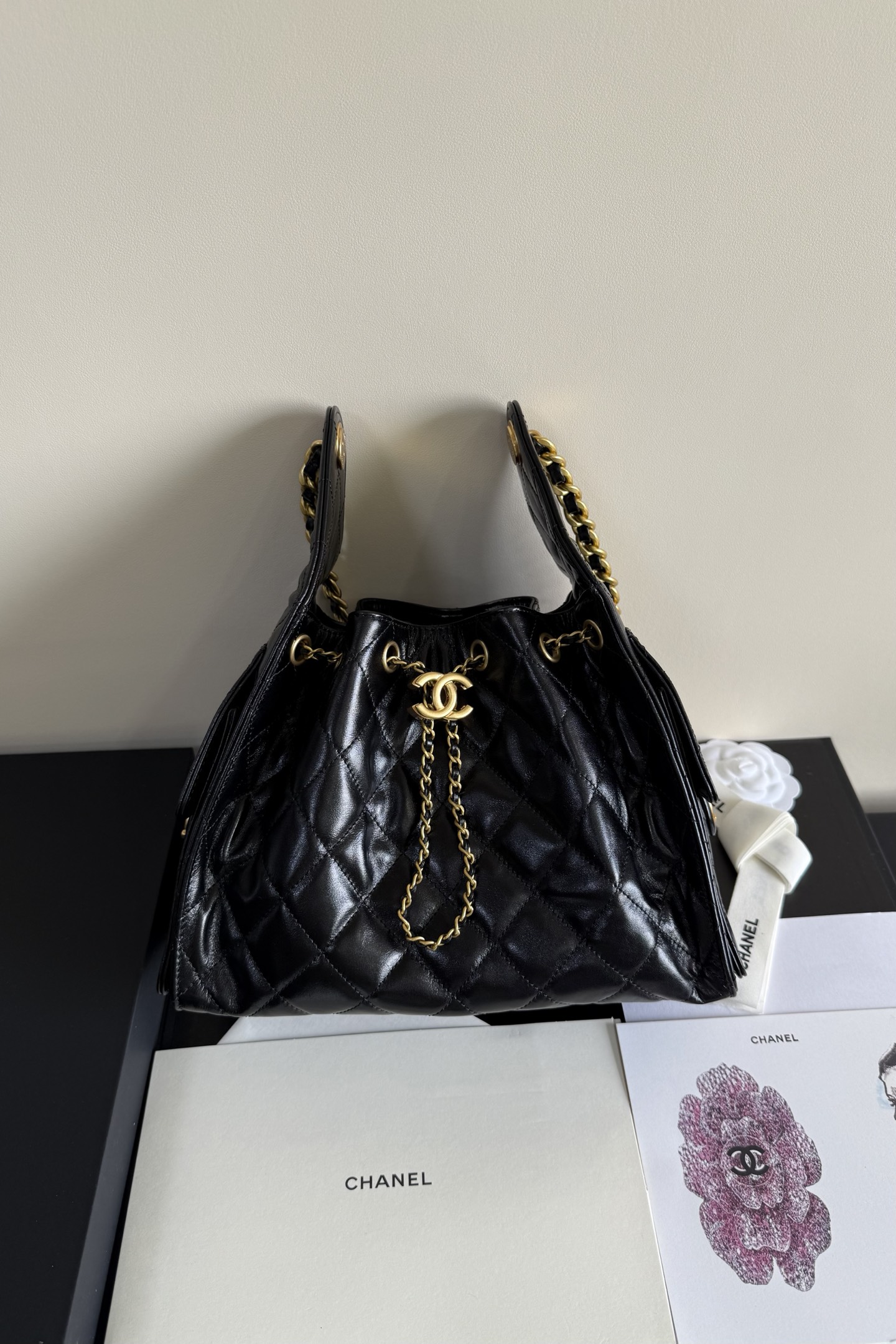 CHANEL 2025 SS 샤넬 체인 램스킨 골드볼 베니티백 AS5293 여성 가방 커스텀급 제니