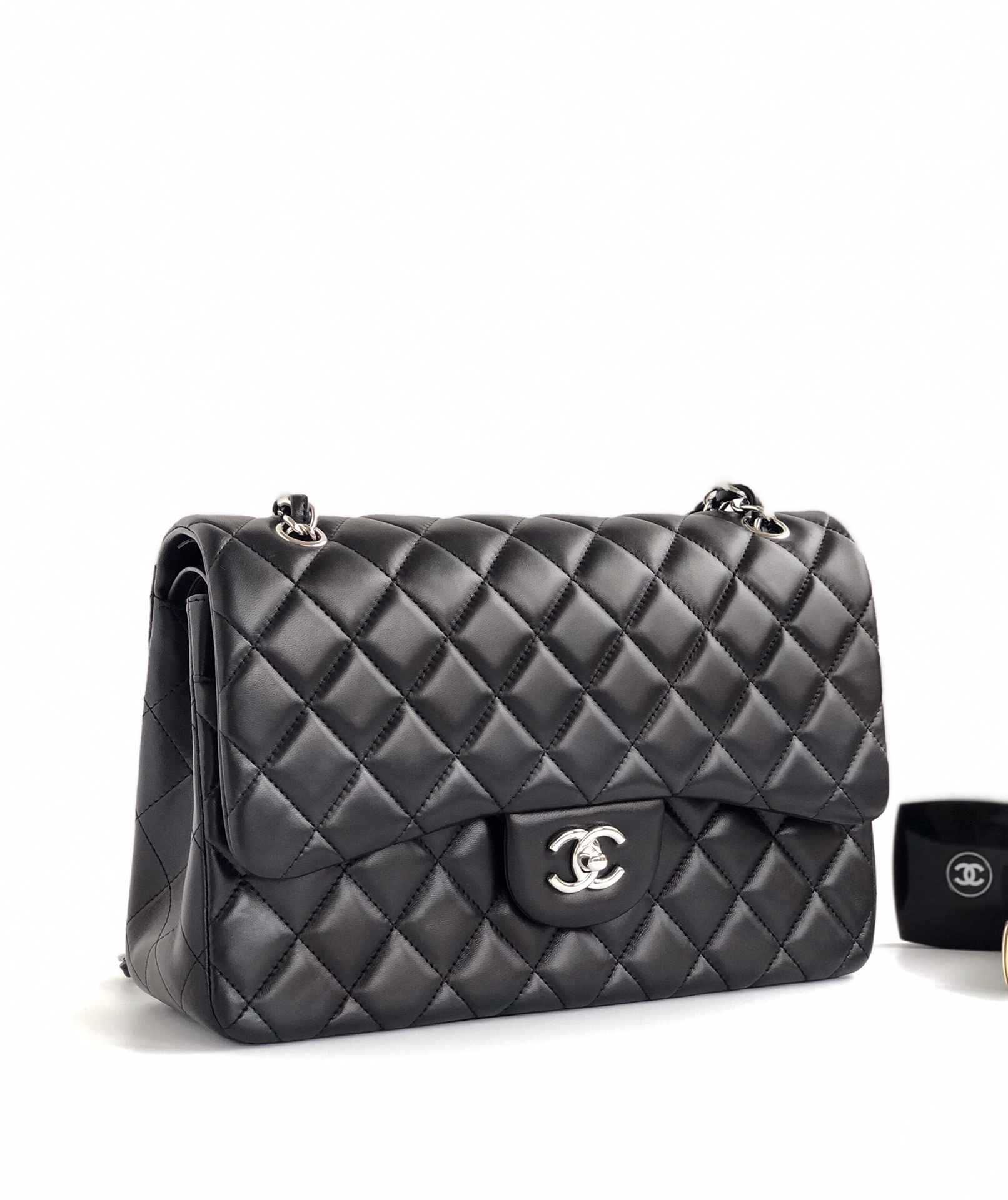 CHANEL 2025 SS 샤넬 체인 램스킨 골드메탈 미니 플랩백  블랙 여성 가방 커스텀급