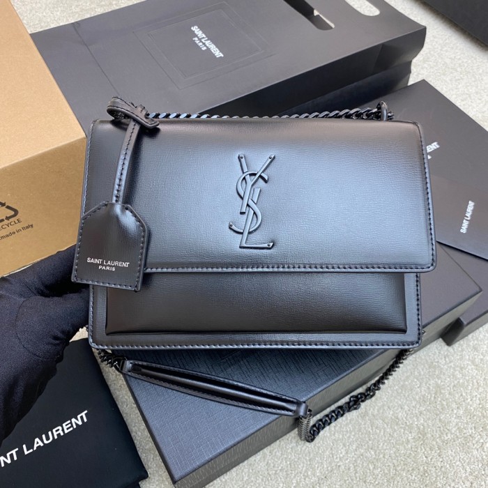 생로랑 SAINT LAURENT 2026 SS 골드로고 쉐브론 네이비 체인 크로스백  커스텀급