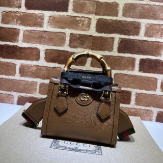 GUCCI 2025 SS 구찌가방 토트백 패드락 골드로고 숄더백 쟈가드  여성 가방 커스텀급 A702732