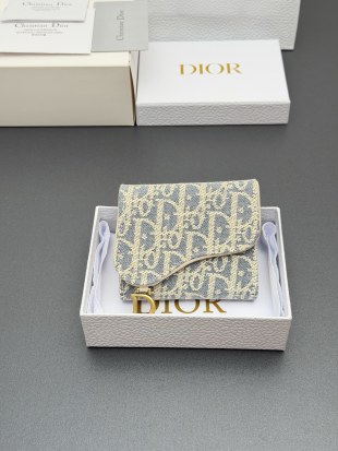디올 DIOR 2026 SS 에나멜 CD로고 3단 반지갑 커스텀급 S5652