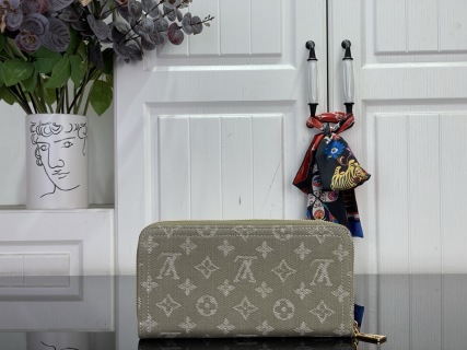 LOUIS VUITTON 2026 SS 루이비통 M28297 여성 장지갑 커스텀급