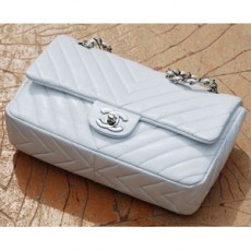 CHANEL 샤넬 클래식 미듐 화이트 36068