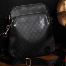 GUCCI 구찌 코팅 블랙 크로스백 854364