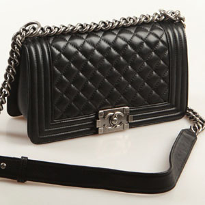 CHANEL 샤넬 퀼팅 램스킨 보이백 A58106