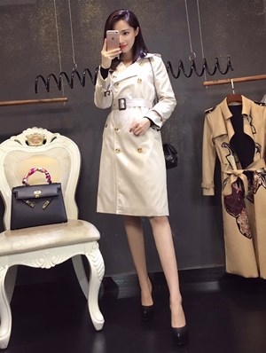 버버리 아이보리 트렌치코트