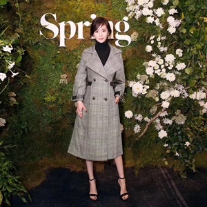 버버리 체크무늬 가죽패치 여성 롱코트