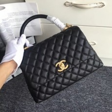샤넬 퀄팅 CC로고 원톤 토트백
