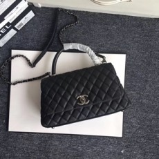 샤넬 퀄팅 CC로고 원톤 토트백