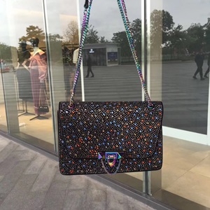 발렌티노 큐빅 악세사리 금속버클 체인 크로스백