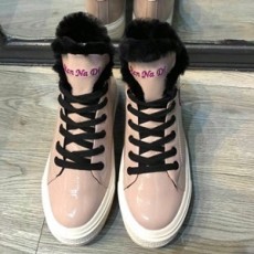 몽클레어 양털안감 캐릭터 자수 여성 쇼트부츠