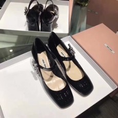 미우미우 에나멜 금속버클 여성 슈즈