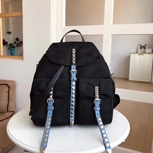 프라다 락스터드 벨트버클 포켓 백팩 커스텀