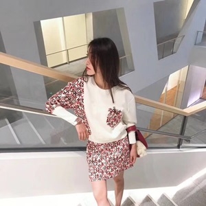 루이비통 캐릭터 프린트 투톤 긴팔티 스커트 세트