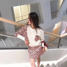 루이비통 캐릭터 프린트 투톤 긴팔티 스커트 세트