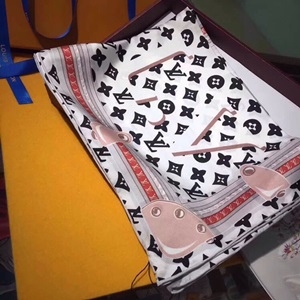 루이비통 모노그램 캐릭터 프린트 실크 스카프 커스텀