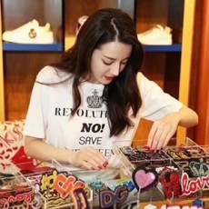 디앤지 캐릭터 악세사리 여성 반팔티