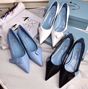 프라다 리본장식 로고 여성 플랫슈즈