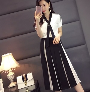 샤넬 리본장식 블라우스 스트라이프 치마