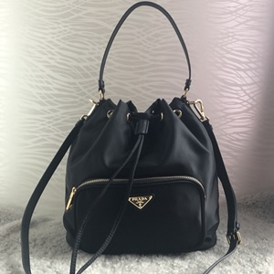프라다 금속 삼각로고 지퍼포켓 토트백 커스텀