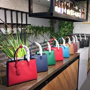 프라다 투톤 줄무늬 금속로고 토트백 스트랩포함 커스텀