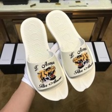 구찌 타이가 캐릭터 화이트 남성 슬리퍼