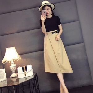 버버리 블랙 반팔티 베이지 치마