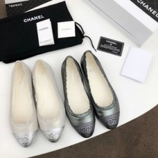 샤넬 투톤 프릴 각인로고 여성 플랫슈즈