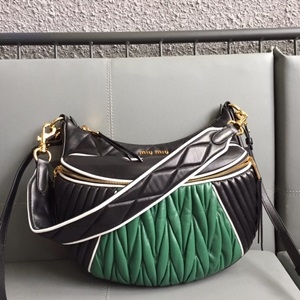 미우미우 쭈글이 양가죽 지퍼 반달 크로스백