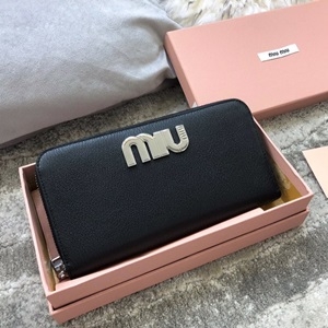 미우미우 금속로고 지퍼돌이 장지갑