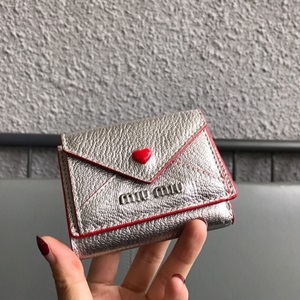 미우미우 하트 금속로고 똑딱이 중지갑