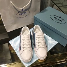 프라다 캐릭터 프린트 화이트 여성 슈즈