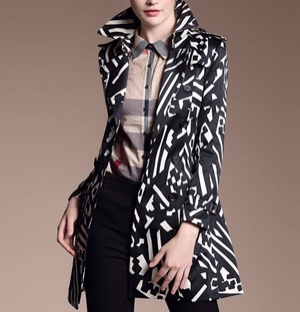 버버리 캐릭터 기하무늬 여성 트렌치코트