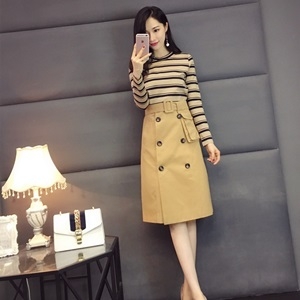 버버리 스트라이프 상의 단추장식 치마 세트