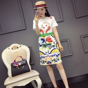 디앤지 캐릭터 프린트 반팔티 플라워 스커트