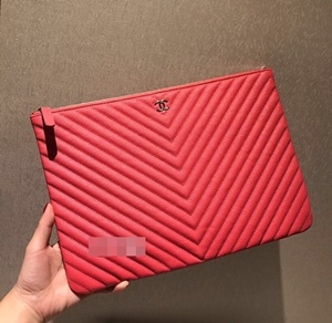 샤넬 캐비어 V퀄팅 은장 지퍼 클러치백