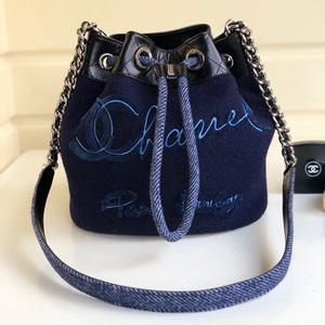 샤넬 스웨이드 투톤 캐릭터 로고 체인 크로스백