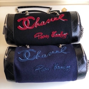 샤넬 스웨이드 투톤 캐릭터 로고 체인 토트백