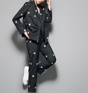 디올 캐릭터 자수 블랙 여성 자켓 바지 세트