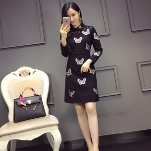 구찌 캐릭터 자수 블랙 카라 긴팔 여성 원피스