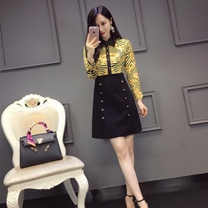 구찌 캐릭터 프린트 투톤 카라 긴팔 여성 원피스