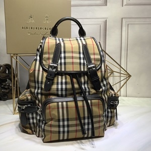 버버리 체크무늬 지퍼포켓 벨트 백팩