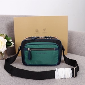 버버리 투톤 체크무늬 지퍼 스트랩 크로스백