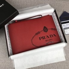 프라다 캐릭터 로고 지퍼 클러치백