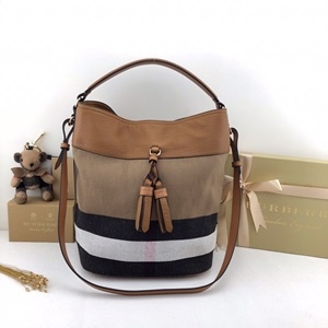 버버리 2019 SS 체크무늬 태슬장식 호보백