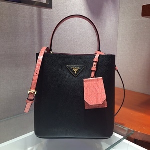 프라다 2019 SS 1BA212 투톤 사피아노 토트백